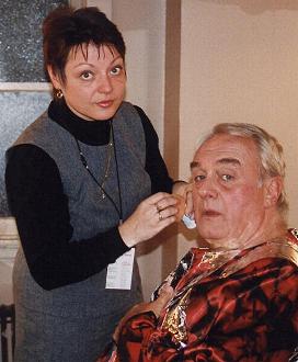 Auch Kammers�nger m�ssen geschminkt werden !